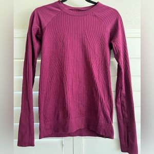 Lululemon ribbed, fitted long sleeve shirt.